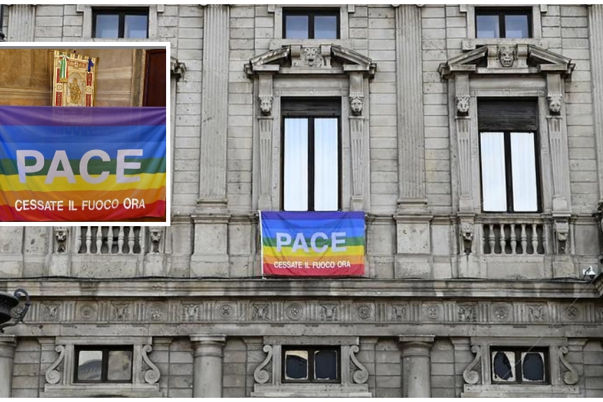 La bandiera esposta a Palazzo Marino