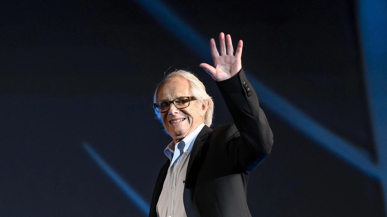 Il regista britannico Ken Loach 88 anni innamorato del calcio e militante di sinistra dichiarato ha firmato per non abbattere San Siro Il regista britannico Ken Loach 88 anni innamorato del calcio e militante di sinistra dichiarato ha firmato per non abbattere San Siro