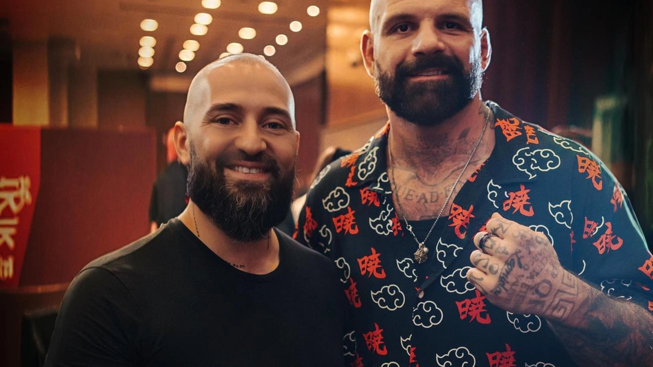 Alessio Sakara diventa testimonial e futuro combattente per BKFC Italy, segnando il suo ritorno al combattimento a mani nude. Alessio Sakara diventa testimonial e futuro combattente per BKFC Italy, segnando il suo ritorno al combattimento a mani nude.