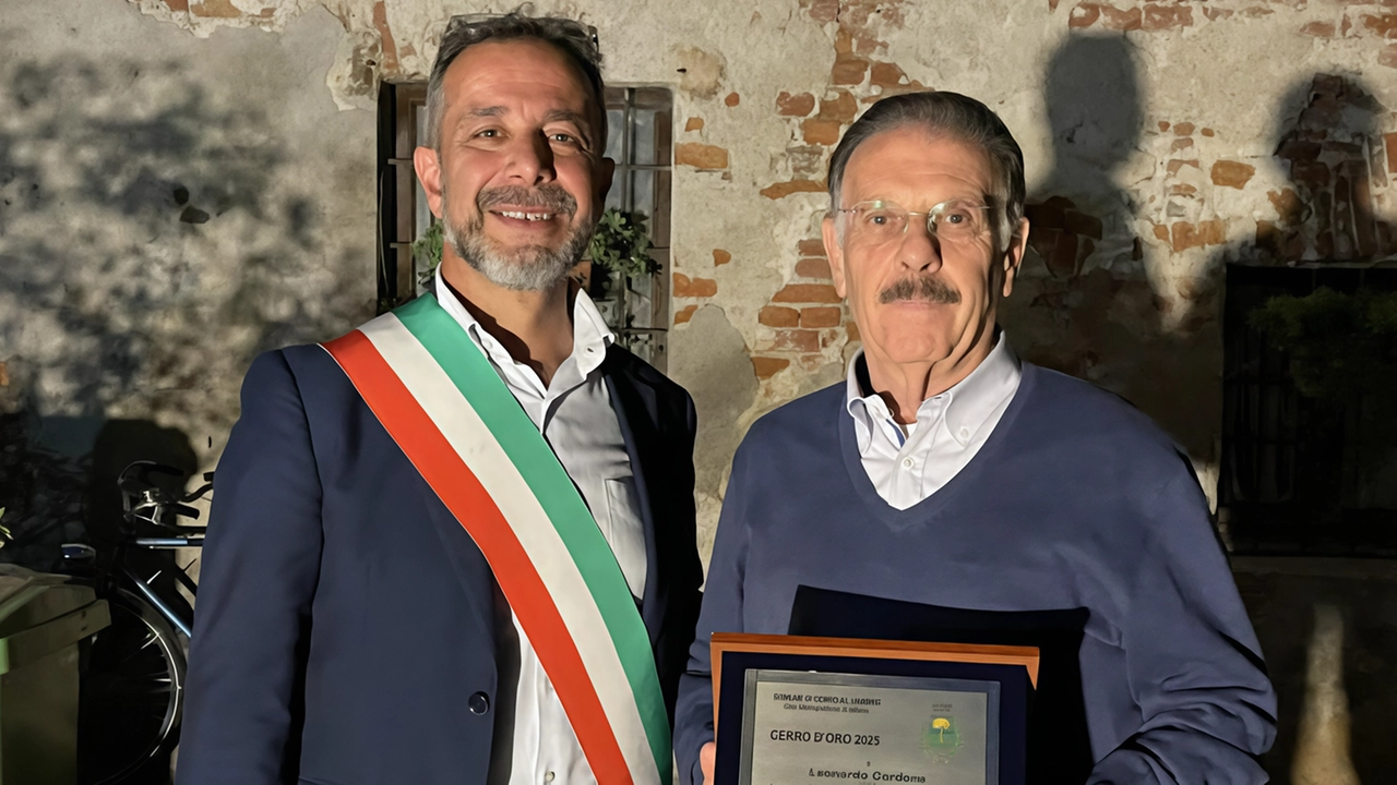 Il Cerro d’oro a Leonardo Cordone consegnato dal sindaco Gianluca Di Cesare Il Cerro d’oro a Leonardo Cordone consegnato dal sindaco Gianluca Di Cesare