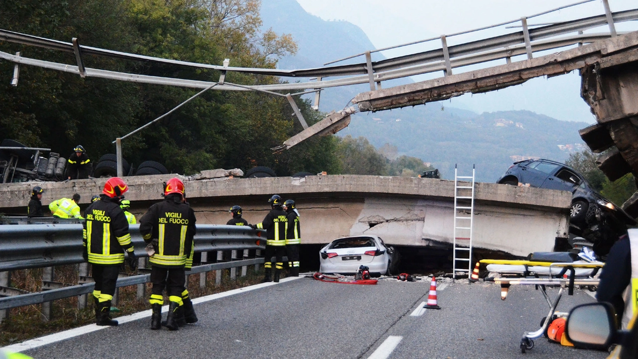 Crollo del ponte di Annone nel 2016 Crollo del ponte di Annone nel 2016