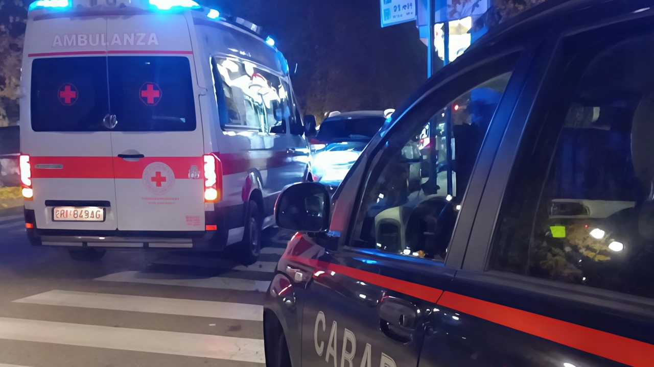 Stava attraversando la strada quando è stato investito da un’auto che l’ha sbalzato a una distanza di cinque metri. È... Stava attraversando la strada quando è stato investito da un’auto che l’ha sbalzato a una distanza di cinque metri. È...