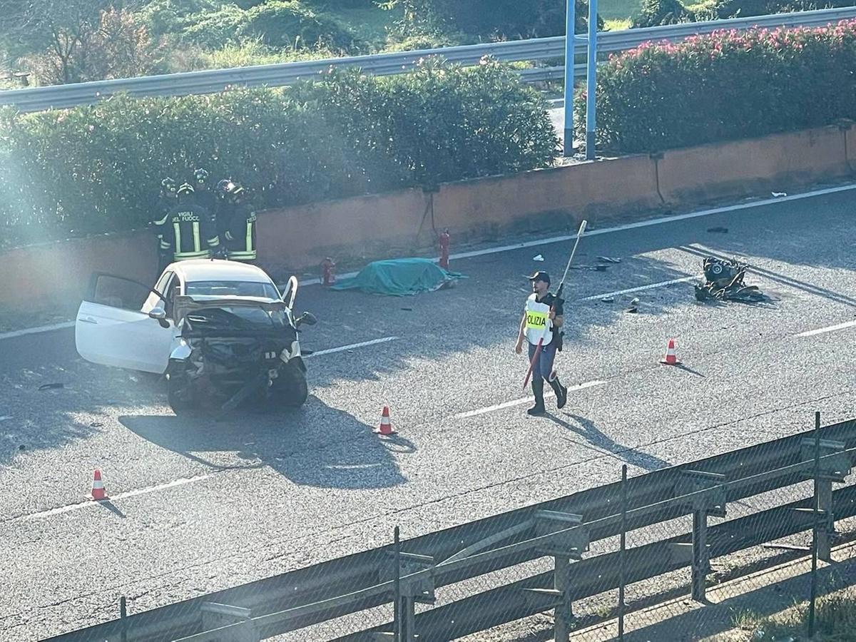 Brescia, due incidenti mortali in meno di un’ora. Perdono la vita una 27enne di Rezzato e un 55enne mantovano Brescia, due incidenti mortali in meno di un’ora. Perdono la vita una 27enne di Rezzato e un 55enne mantovano
