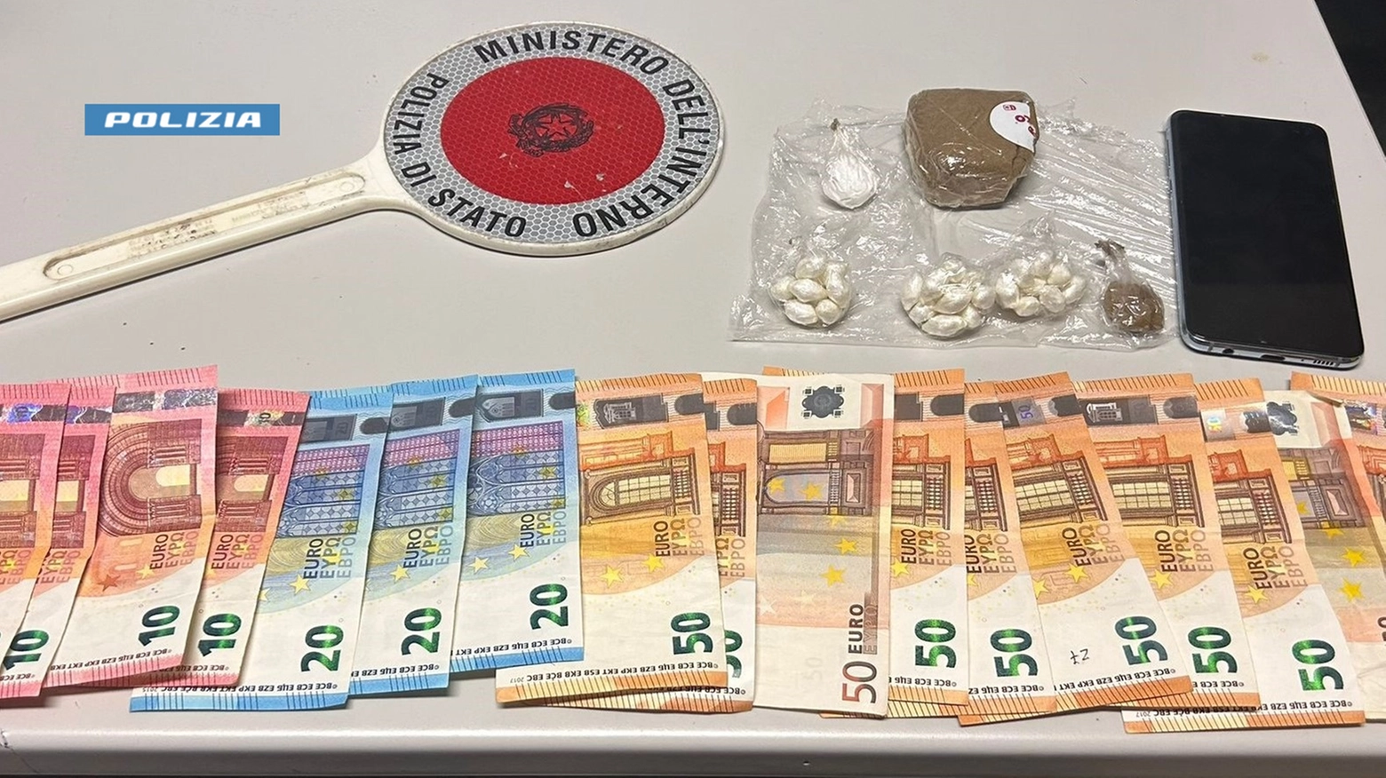 Polizia, droga e soldi sequestrati