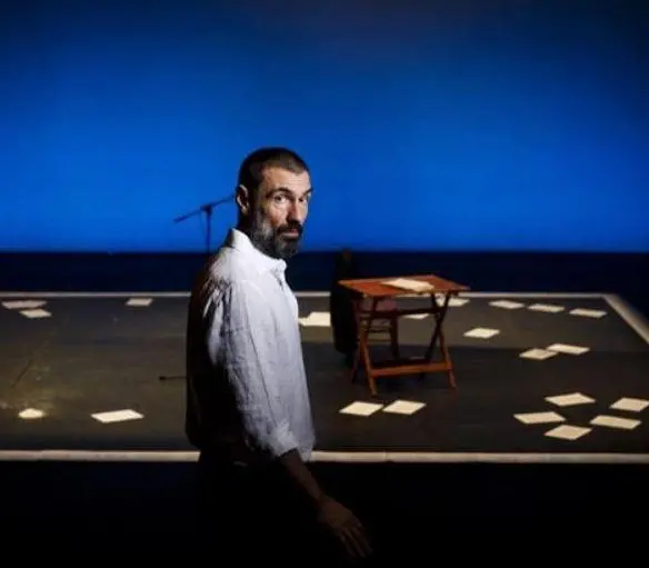 Fabrizio Gifuni riannoda i fili della memoria. Moro e le sue lettere, materia incandescente