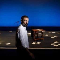 Fabrizio Gifuni riannoda i fili della memoria. Moro e le sue lettere, materia incandescente