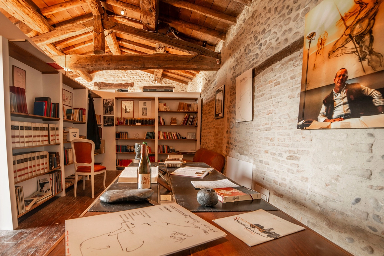 La riproduzione dello studio di Luigi Veronelli