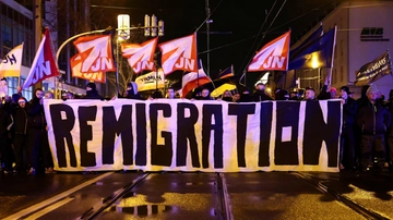 Remigration, il convegno dell’ultradestra xenofoba espulso da Milano e Busto Arsizio si farà in un hotel di Somma Lombardo. La Prefettura: “Un evento privato”