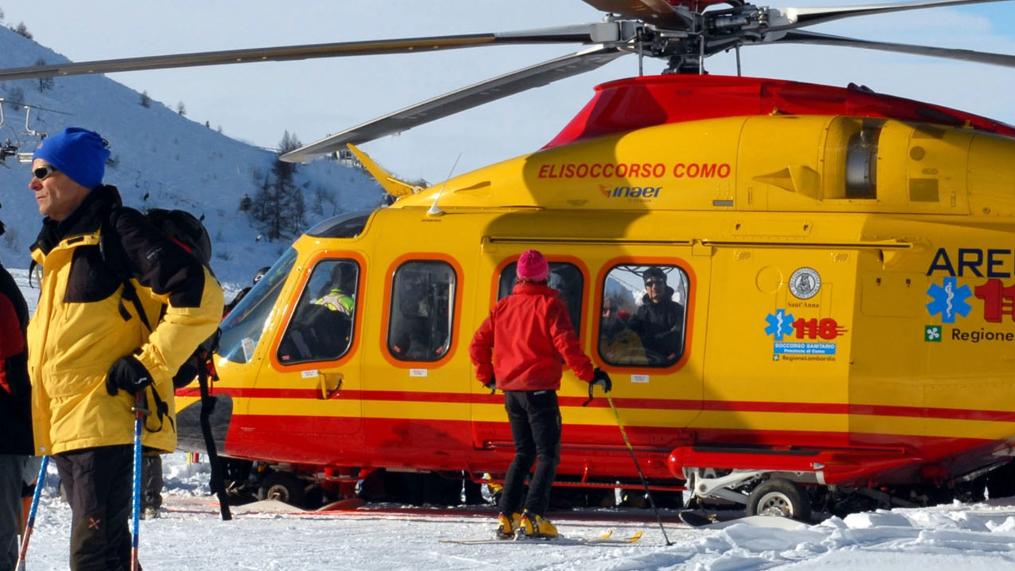La dinamica dell’incidente, avvenuto nel gruppo alpinistico Ortles-Cevedale, è ancora da definire. I due 40enni portati trasportati con l’elicottero in ospedale