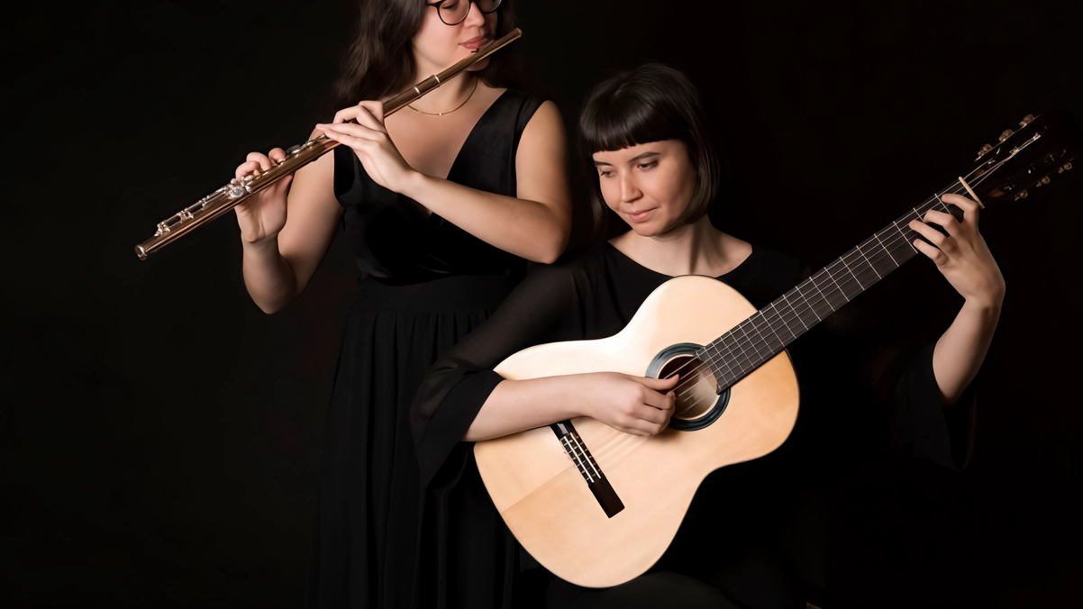 Emma Baiguera alla chitarra e Gabriela Clelia Cuna a flauto e ottavino L’Artemis Duo sarà a Vedano in Sala della Cultura Emma Baiguera alla chitarra e Gabriela Clelia Cuna a flauto e ottavino L’Artemis Duo sarà a Vedano in Sala della Cultura