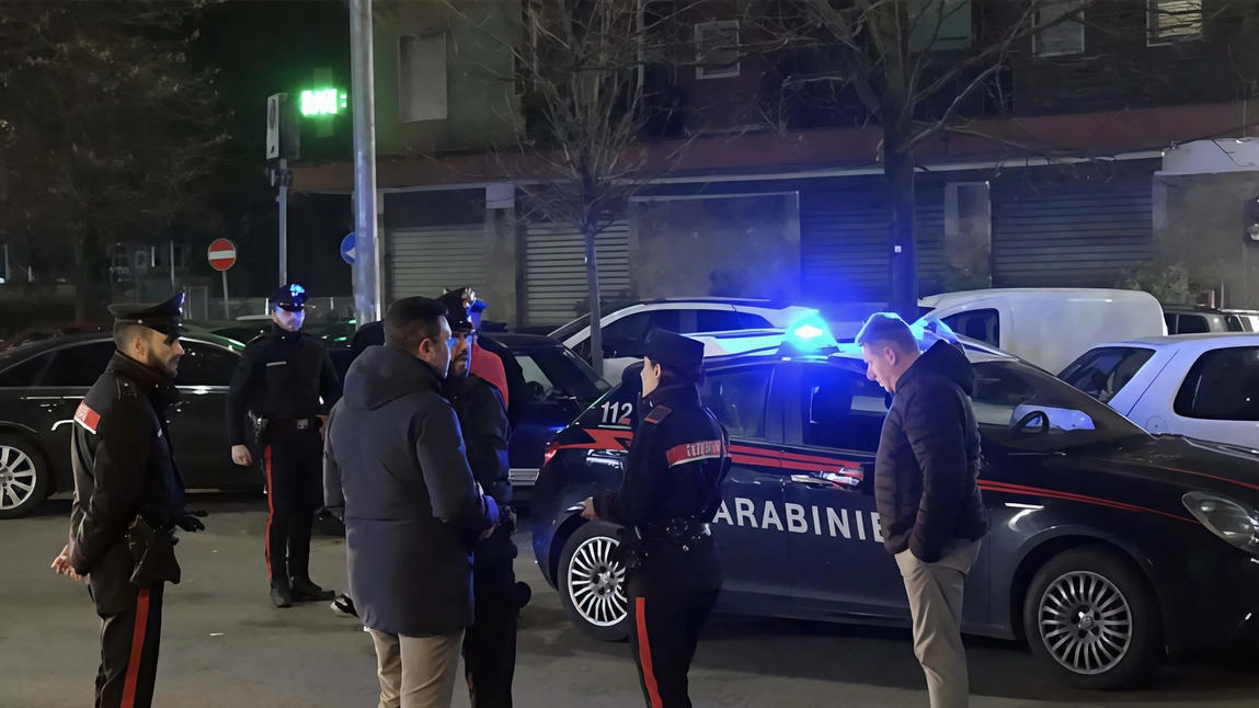 La lite cominciata all’interno del locale è degenerata fuori da un ritrovo in via Guido Rossa È accaduto tutto davanti alle rispettive compagne La lite cominciata all’interno del locale è degenerata fuori da un ritrovo in via Guido Rossa È accaduto tutto davanti alle rispettive compagne