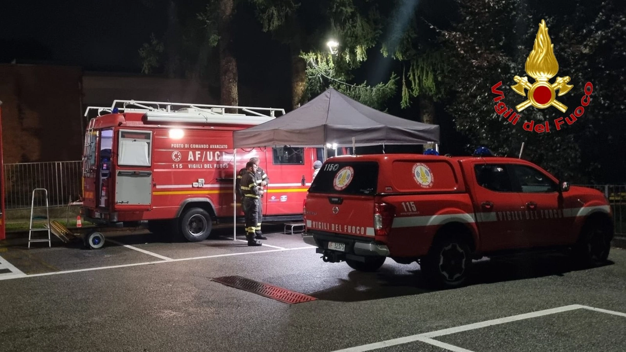 Il campo base allestito dai vigili del fuoco la scorsa notte per le ricerche della donna Il campo base allestito dai vigili del fuoco la scorsa notte per le ricerche della donna