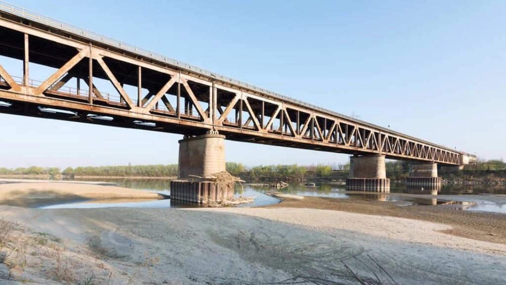 Lavori al ponte di Bressana, treni ridotti e corse deviate: ecco il piano anti-crisi