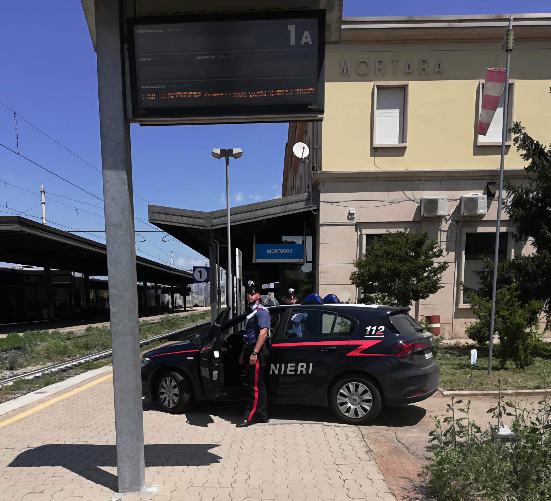 Rider accoltellati in stazione. Rapinati e derubati della bici Rider accoltellati in stazione. Rapinati e derubati della bici