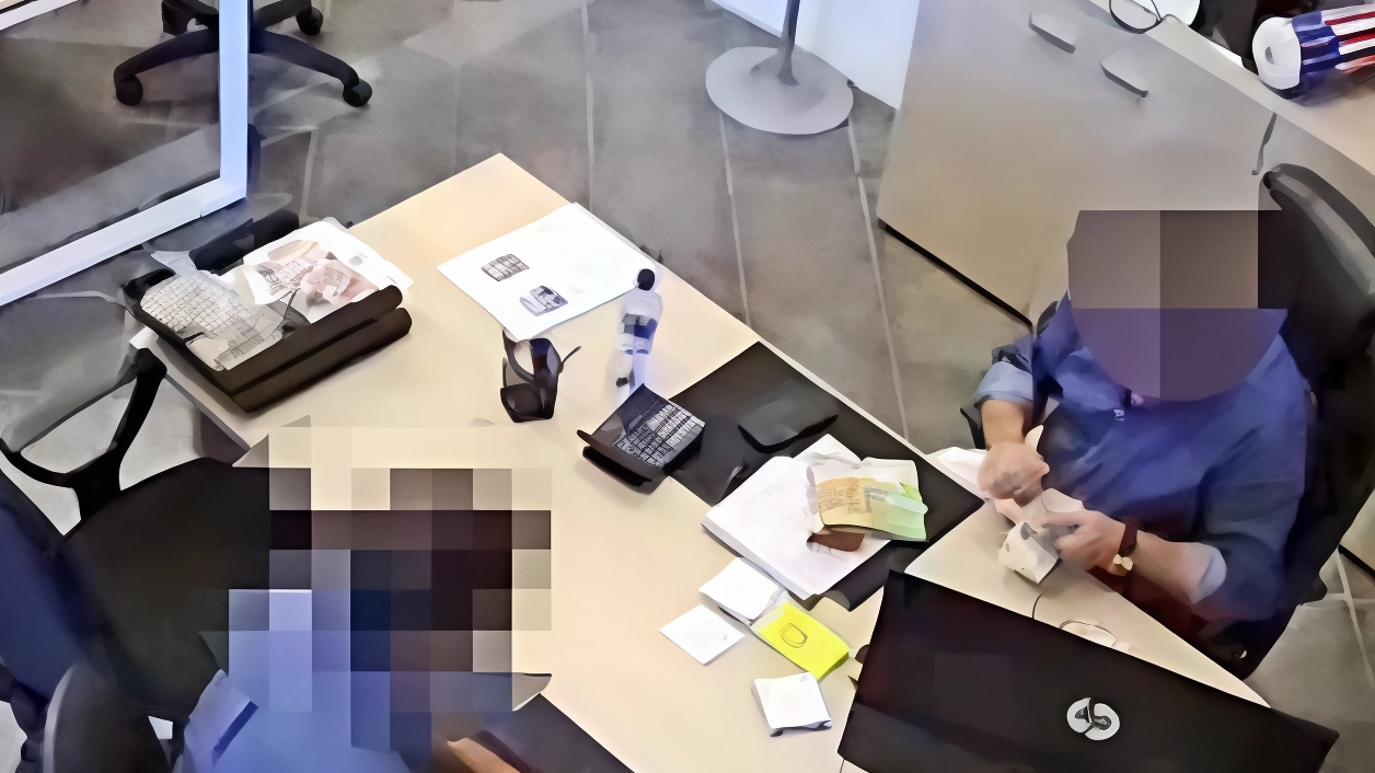 Angelo Ferra di Merone coinvolto in un'indagine per riciclaggio e truffe. Accuse e misure cautelari per 19 indagati, legami con Ernesto Cipolla e transazioni sospette. Angelo Ferra di Merone coinvolto in un'indagine per riciclaggio e truffe. Accuse e misure cautelari per 19 indagati, legami con Ernesto Cipolla e transazioni sospette.