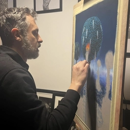 Omar Tigrini è “Ironico-Onirico“ nella prima personale a Menaggio