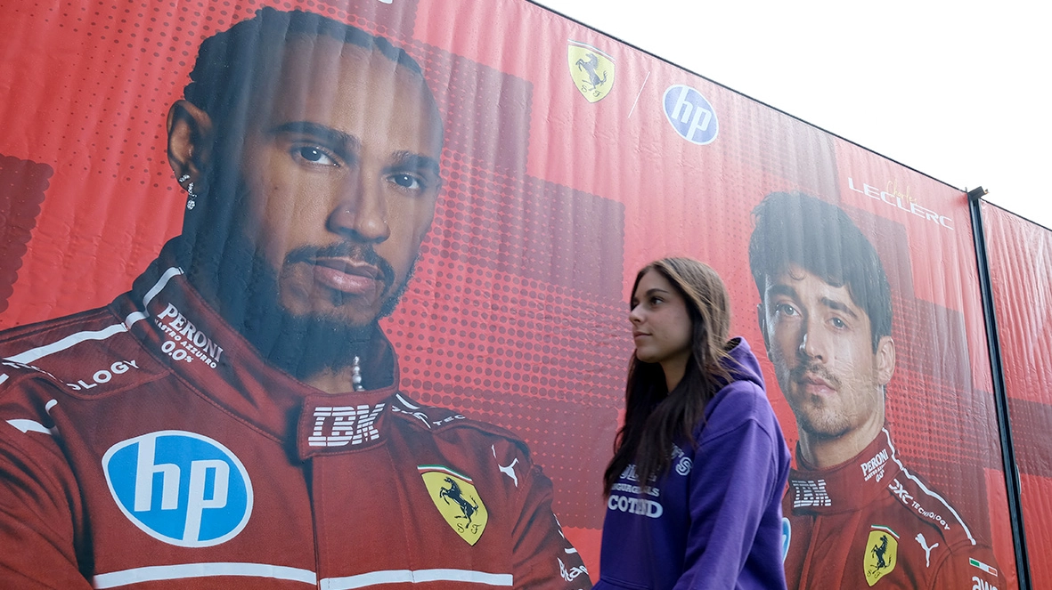 I due piloti della Ferrari, Hamilton e Leclerc