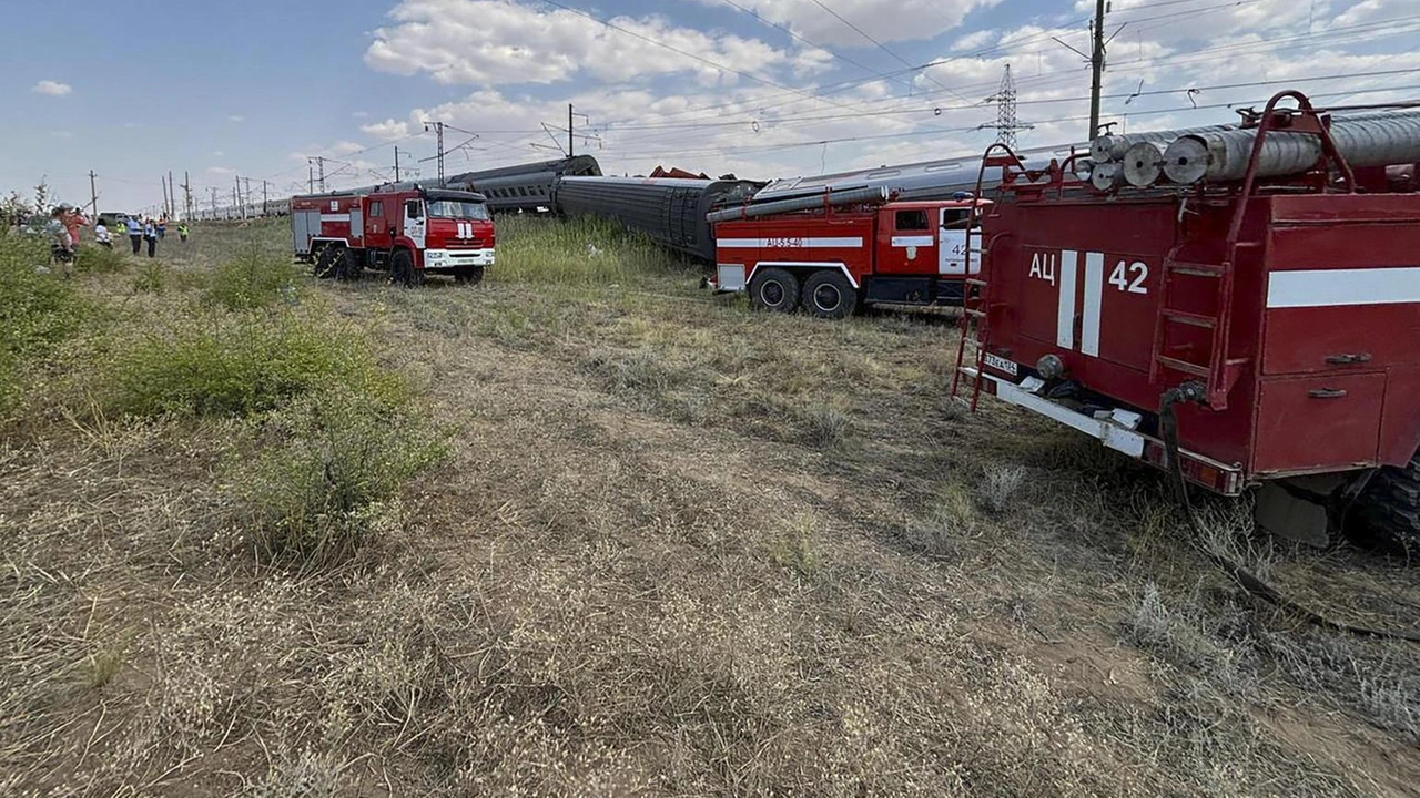 Un incendio in via di spegnimento ostacola traffico ferroviario Un incendio in via di spegnimento ostacola traffico ferroviario