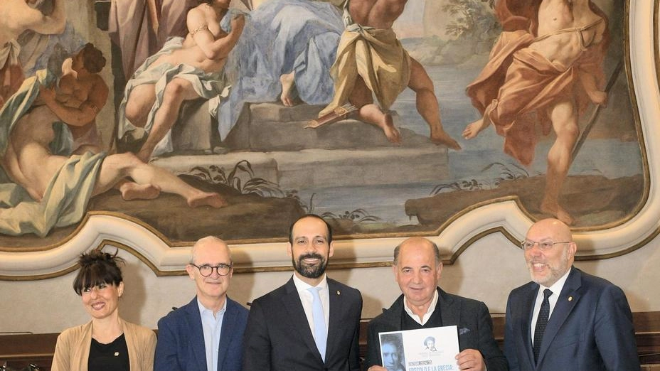 Arrivato a Pavia appena trentenne per insegnare eloquenza, Ugo Foscolo era già conosciuto come autore del Tieste e delle Ultime...