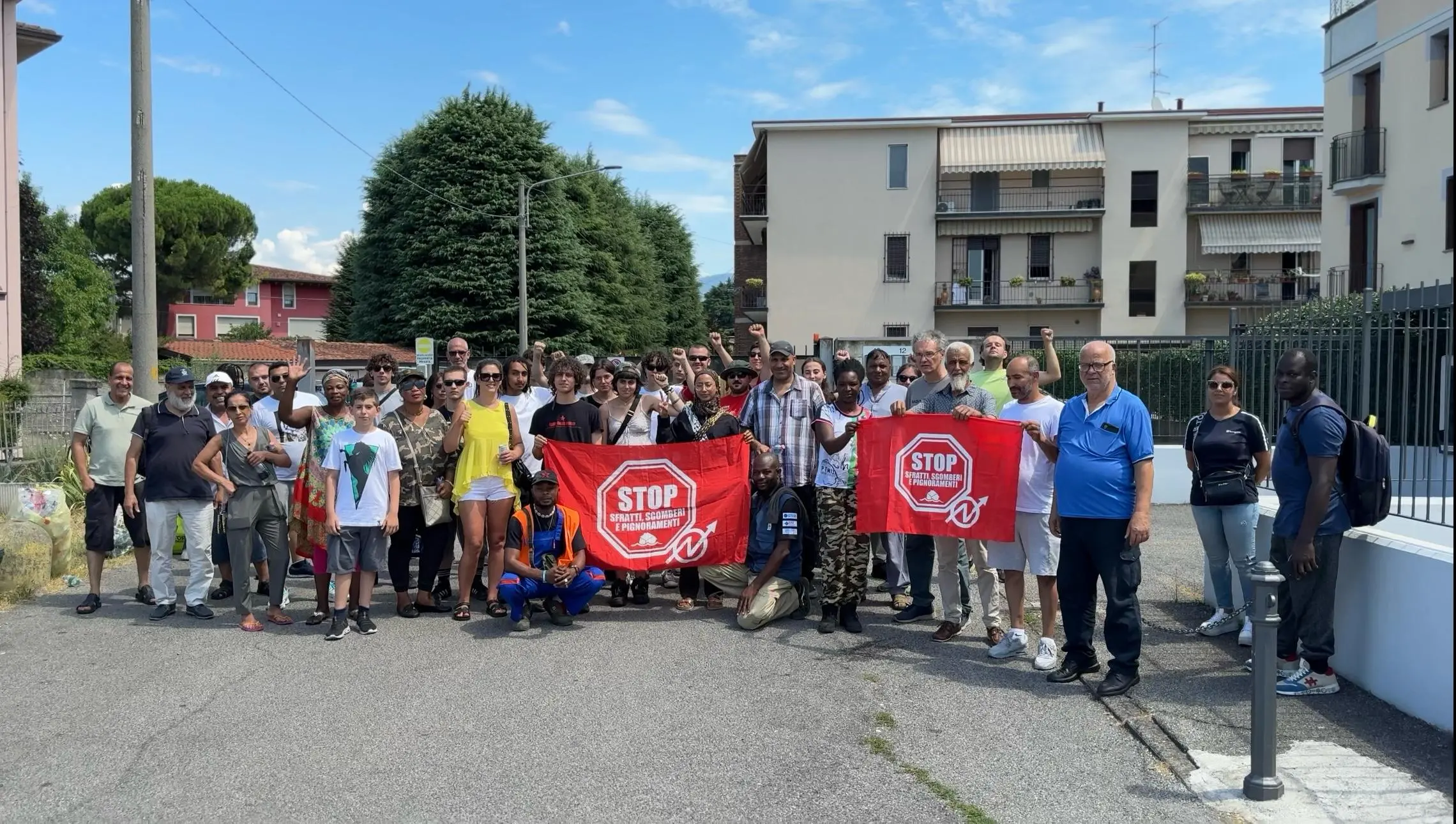 Mobilitazione anti-sfratti a Brescia, salvate quattro famiglie: “Ma l’emergenza resta”