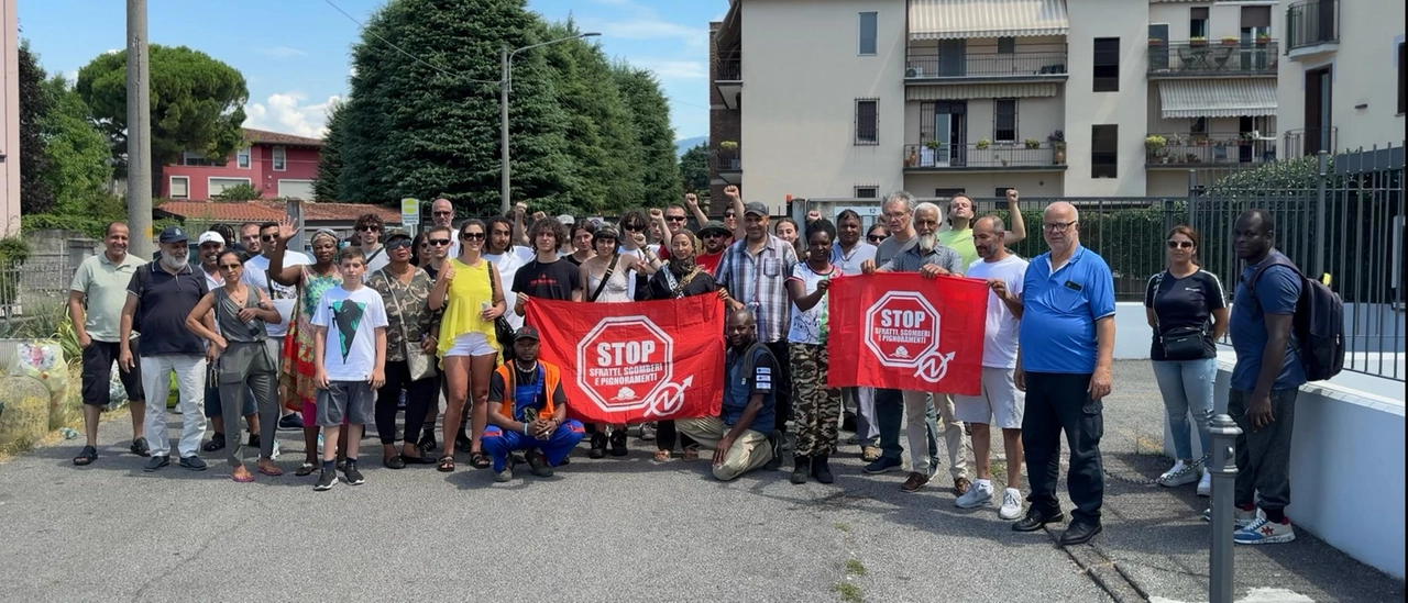 Mobilitazione anti-sfratti a Brescia, salvate quattro famiglie: “Ma l’emergenza resta”