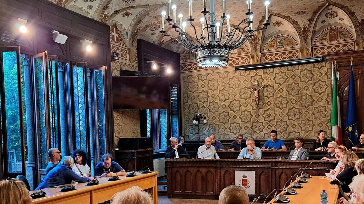 Nuove proposte per rilanciare il commercio locale: l’incontro Comune-commercianti Nuove proposte per rilanciare il commercio locale: l’incontro Comune-commercianti