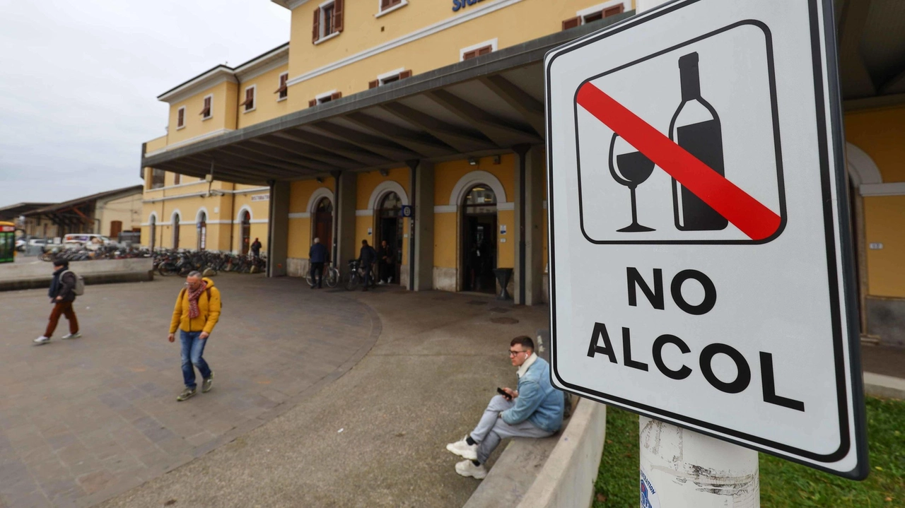 Dopo Milano che vieta le sigarette in strada, tocca a Varese con lo stop al consumo d'alcol Dopo Milano che vieta le sigarette in strada, tocca a Varese con lo stop al consumo d'alcol