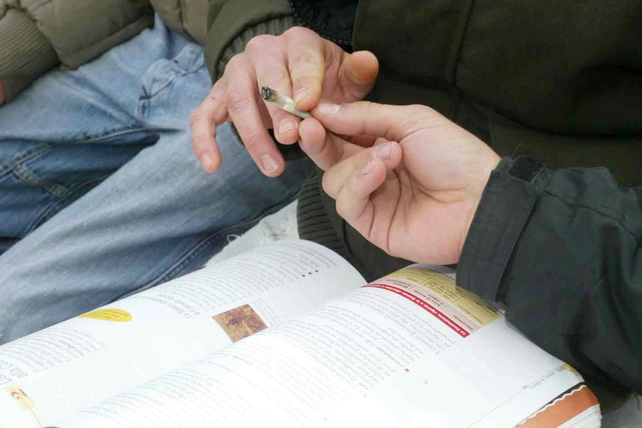 Oltre al fumo di sigarette c'è anche quello, altrettanto pericoloso, di cannabinoidi