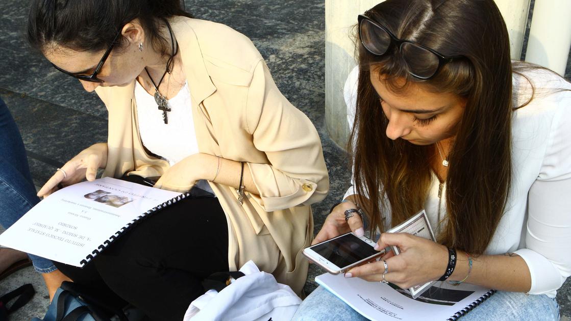 Sogni e obiettivi futuri dei ragazzi in Valtellina. Il questionario di Lokalino distribuito nelle scuole di Morbegno Sogni e obiettivi futuri dei ragazzi in Valtellina. Il questionario di Lokalino distribuito nelle scuole di Morbegno