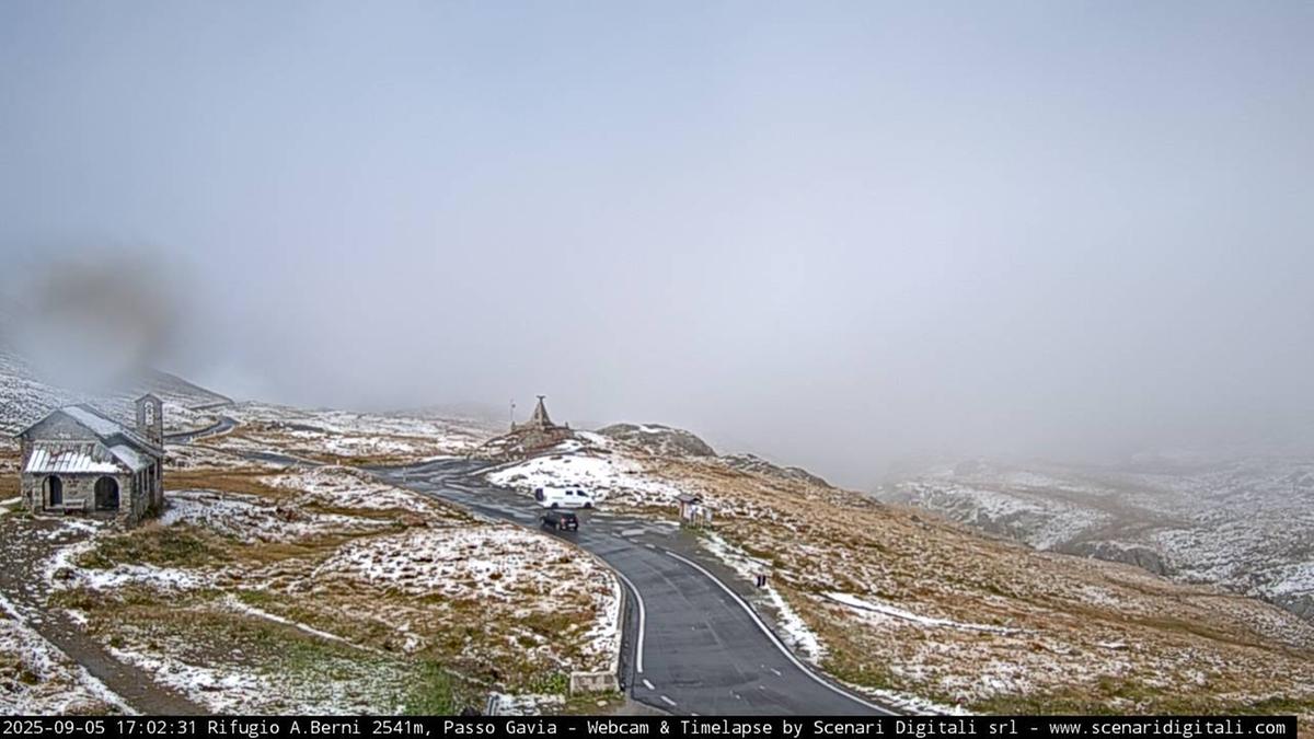 neve al passo gavia in valfurva irrompe l8217inverno
