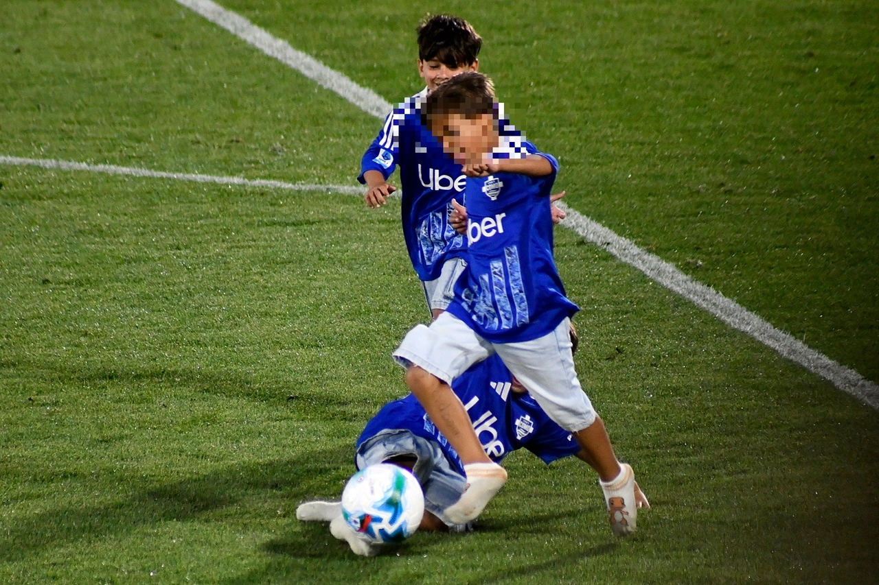Un pallone, un campo di calcio e tanta voglia di divertirsi e di far divertire