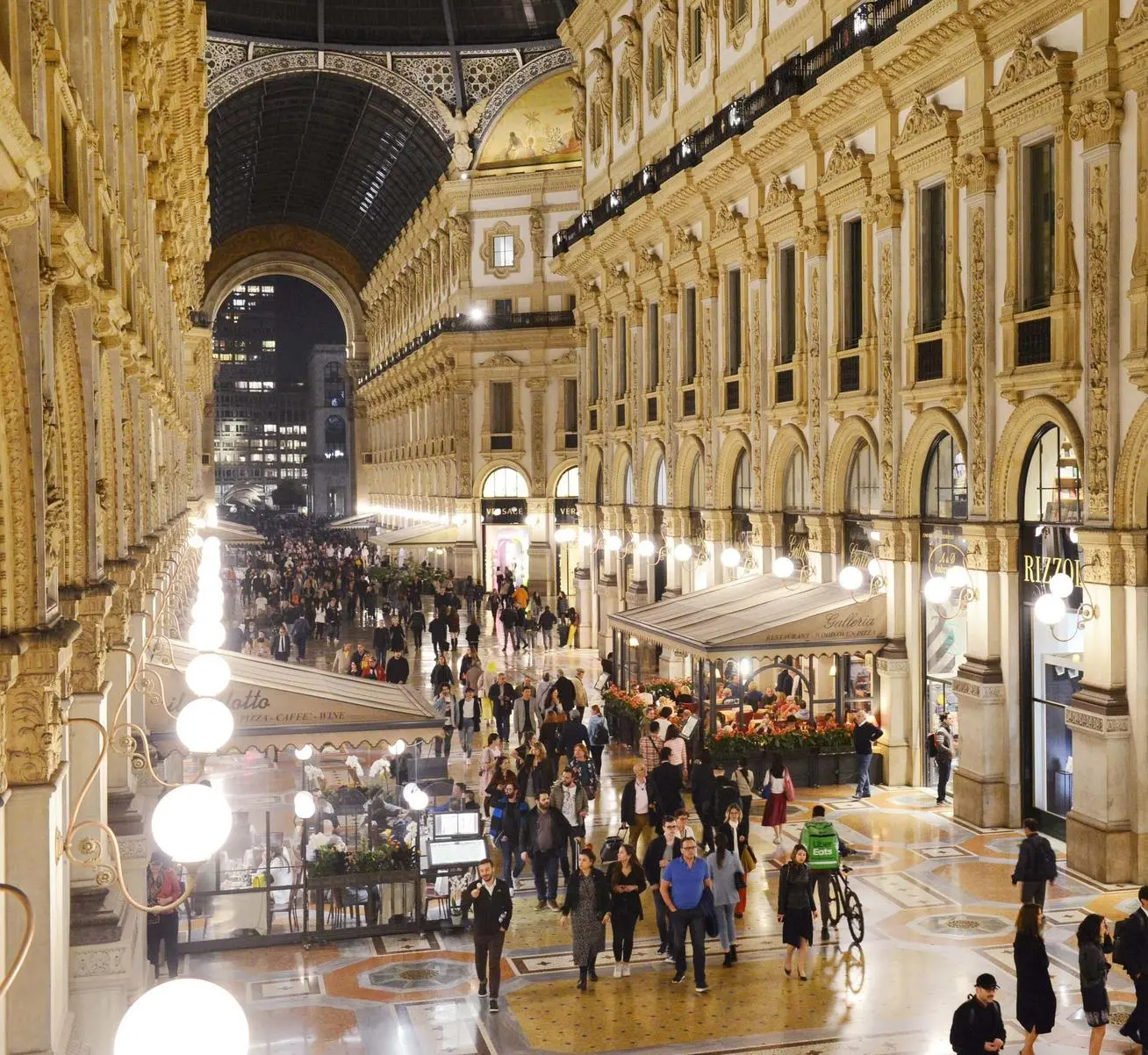 In Galleria 44 negozi. Introiti per 80 milioni