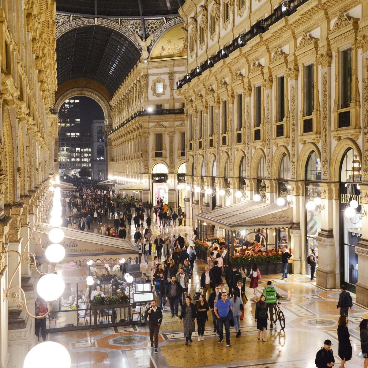 In Galleria 44 negozi. Introiti per 80 milioni