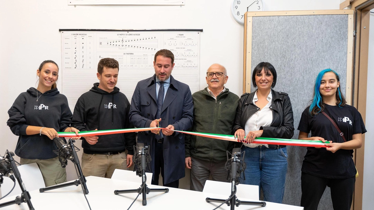 Il Pertini Radio si espande con un secondo studio al Vi.Be grazie al finanziamento regionale. Corsi e nuovi format in onda per i giovani di Cinisello Balsamo. Il Pertini Radio si espande con un secondo studio al Vi.Be grazie al finanziamento regionale. Corsi e nuovi format in onda per i giovani di Cinisello Balsamo.