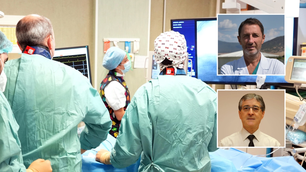 La giovane paziente è stata operata all’ospedale di Grosseto dall’équipe del dottor Andrea Coratti (nel riquadro in alto a destra) e dai colleghi dell’Uoc Chirurgia Toracica e Trapianto di Polmone, diretta dal professor Piero Paladini dell’Aou Senese (in basso) La giovane paziente è stata operata all’ospedale di Grosseto dall’équipe del dottor Andrea Coratti (nel riquadro in alto a destra) e dai colleghi dell’Uoc Chirurgia Toracica e Trapianto di Polmone, diretta dal professor Piero Paladini dell’Aou Senese (in basso)