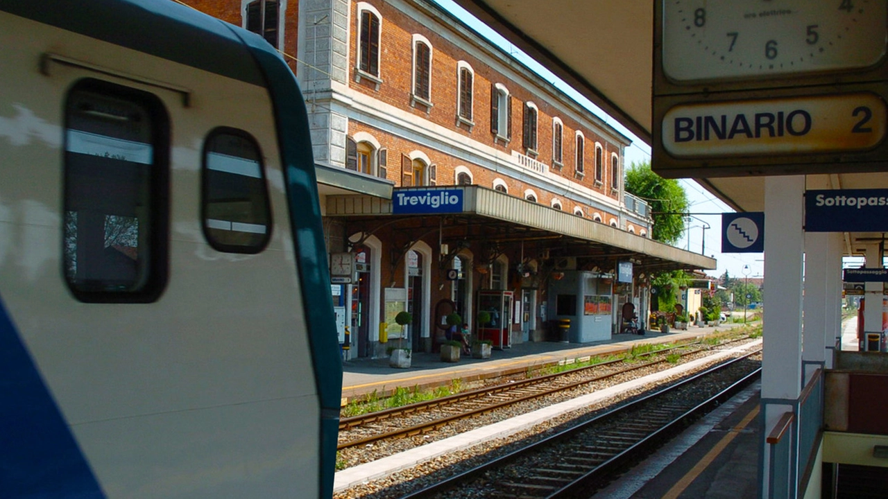 La stazione di Treviglio: per i pendolari altra giornata difficile
