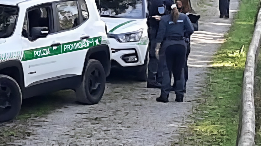 Agenti della polizia locale al lavoro Agenti della polizia locale al lavoro