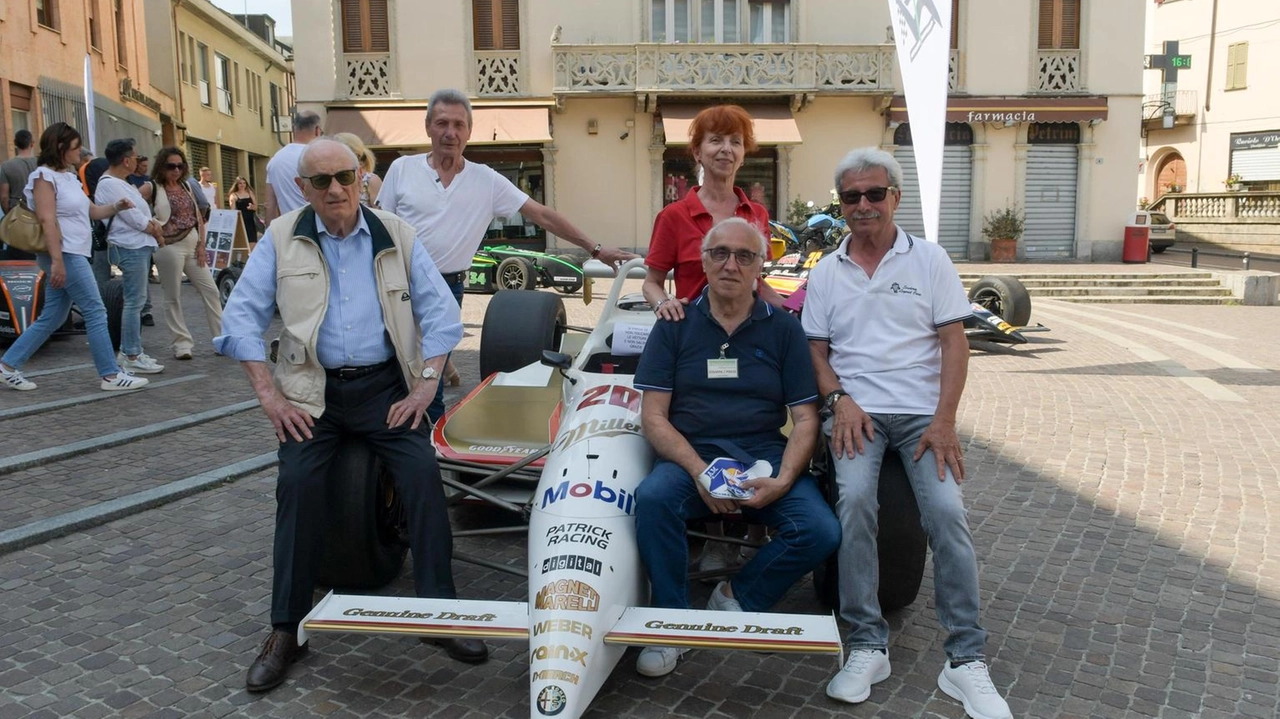 Rombo di motori e grande festa in piazza per i 60 anni dell’autofficina e concessionaria Riponi, storica realtà di... Rombo di motori e grande festa in piazza per i 60 anni dell’autofficina e concessionaria Riponi, storica realtà di...