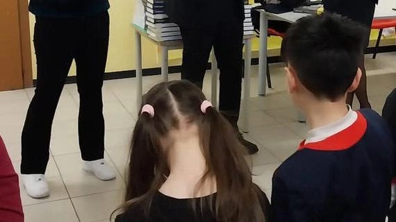 Interrogazioni e accertamenti sulla distribuzione del libro a scuola Interrogazioni e accertamenti sulla distribuzione del libro a scuola