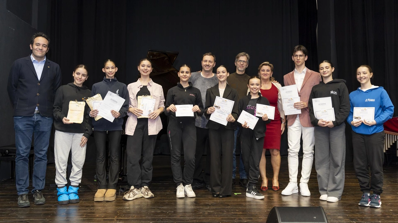 I dieci migliori giovani artisti-studenti valtellinesi, eccellenze della musica, del teatro e del canto, premiati dal Consorzio Bim dell’Adda. Oltre... I dieci migliori giovani artisti-studenti valtellinesi, eccellenze della musica, del teatro e del canto, premiati dal Consorzio Bim dell’Adda. Oltre...