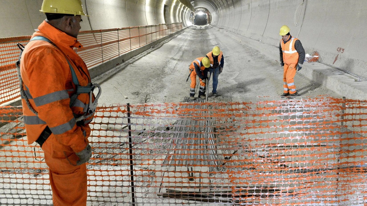 Un cantiere per la realizzazione dell’estensione della rossa fino a Monza-Bettola Un cantiere per la realizzazione dell’estensione della rossa fino a Monza-Bettola
