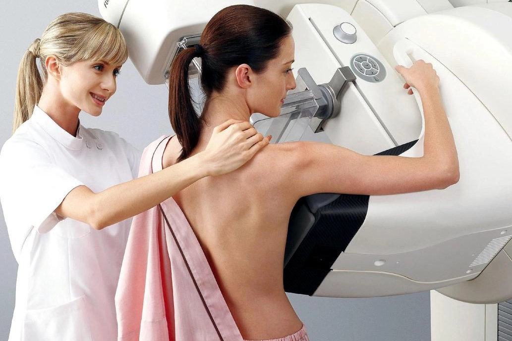 Gli screening oncologici sono interventi finalizzati alla diagnosi precoce dei tumori. Il servizio per gli screening oncologici è gratuito
