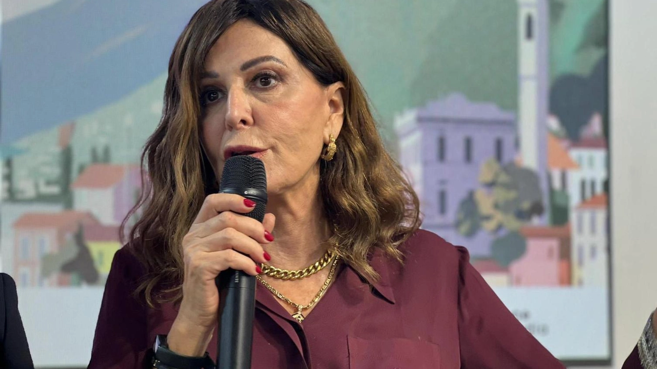 La ministra del Turismo Daniela Santanchè ha lasciato le società al centro di una lunga scìa di guai giudiziari La ministra del Turismo Daniela Santanchè ha lasciato le società al centro di una lunga scìa di guai giudiziari