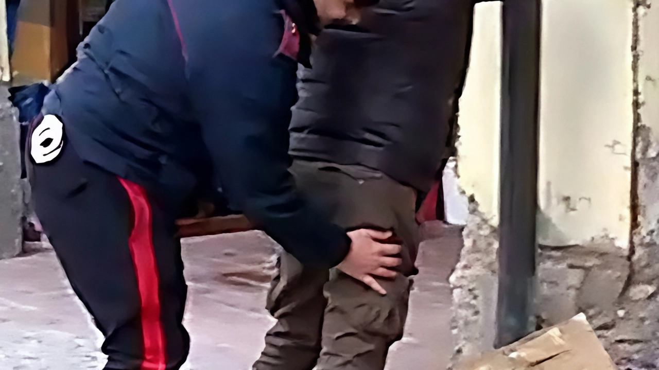 Ghetto smantellato ad Antegnate: carabinieri e Polizia locale sgomberano cinque appartamenti occupati abusivamente, ripristinando la legalità e migliorando le condizioni igieniche precarie. Ghetto smantellato ad Antegnate: carabinieri e Polizia locale sgomberano cinque appartamenti occupati abusivamente, ripristinando la legalità e migliorando le condizioni igieniche precarie.