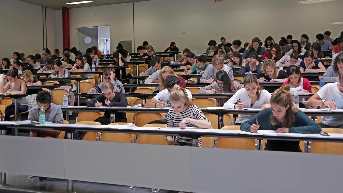 L’anno zero del “semestre filtro“. Aiuti per pasti e affitti: ecco i criteri: "Ma se in aula più del 51% di lezioni" L’anno zero del “semestre filtro“. Aiuti per pasti e affitti: ecco i criteri: "Ma se in aula più del 51% di lezioni"