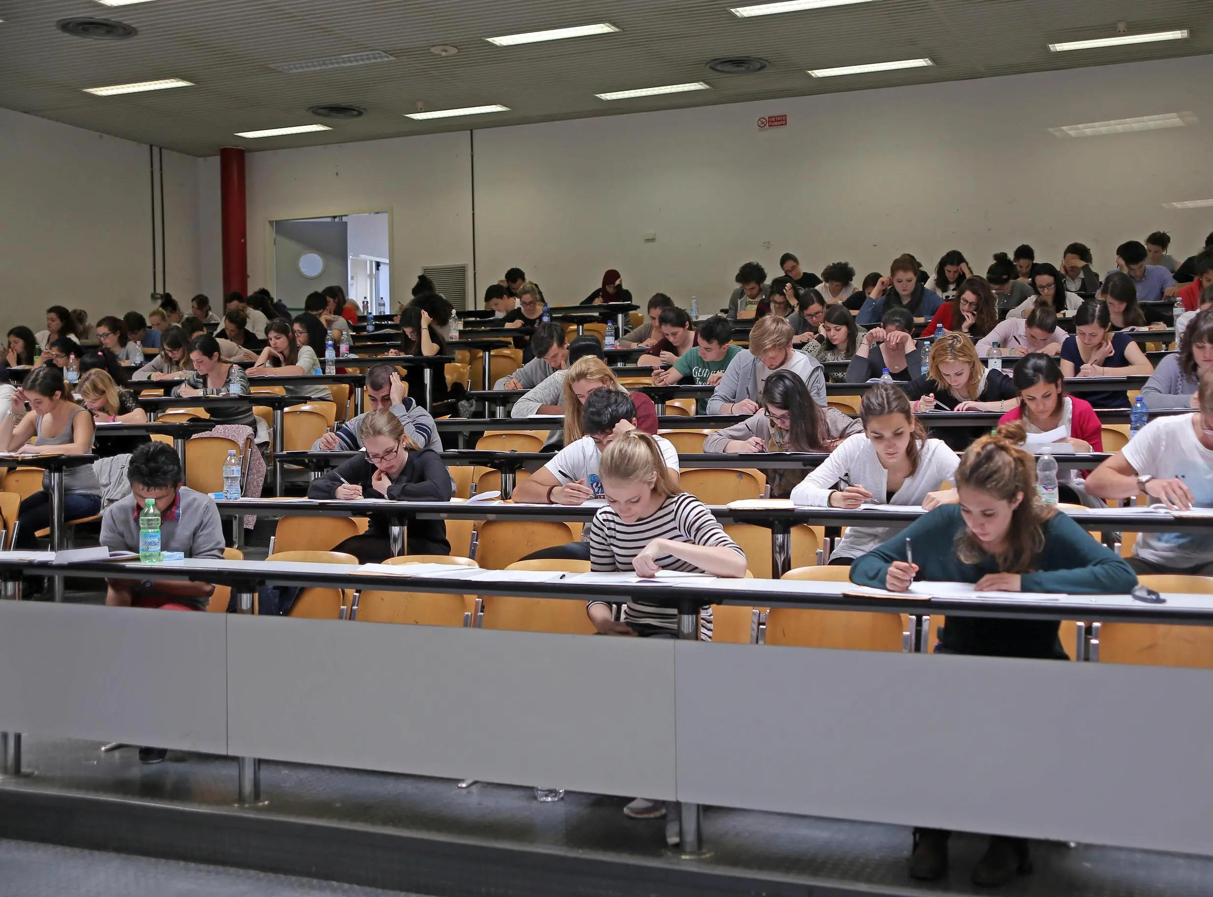 L’anno zero del “semestre filtro“. Aiuti per pasti e affitti: ecco i criteri: "Ma se in aula più del 51% di lezioni"