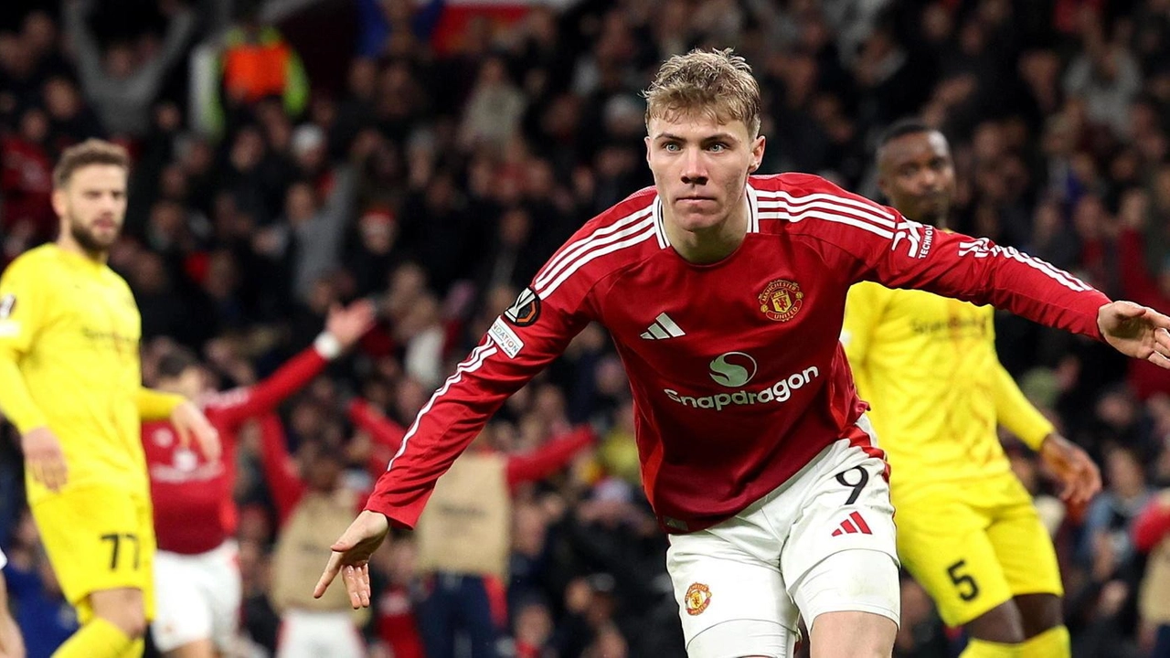 Rasmus Hojlund, 22 anni, nella scorsa stagione ha realizzato 10 reti tra campionato e coppe con la maglia del Manchester United