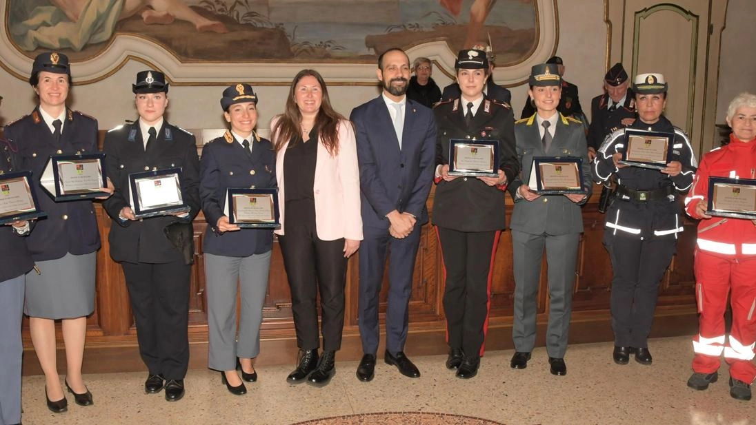 "Non siamo per le quote rosa, siamo per il merito e per l’impegno che tutti gli anni premiamo". Nel decennale... "Non siamo per le quote rosa, siamo per il merito e per l’impegno che tutti gli anni premiamo". Nel decennale...