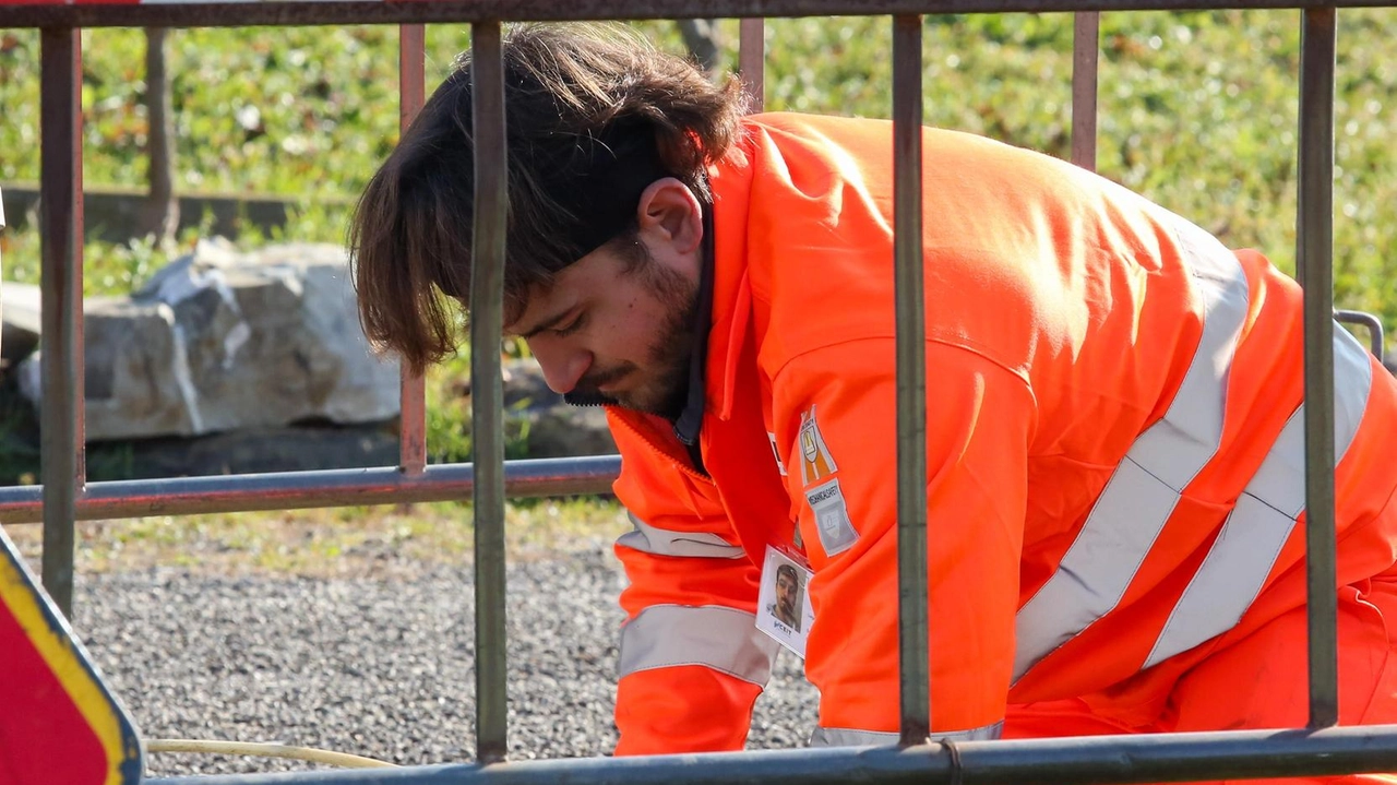 Lavori in corso a Seveso per la riqualificazione delle strade e marciapiedi, con possibili disagi alla viabilità. Scadenze prorogate per modifiche alla viabilità in altre zone. Residenziali dovranno pazientare per godere dei miglioramenti. Lavori in corso a Seveso per la riqualificazione delle strade e marciapiedi, con possibili disagi alla viabilità. Scadenze prorogate per modifiche alla viabilità in altre zone. Residenziali dovranno pazientare per godere dei miglioramenti.