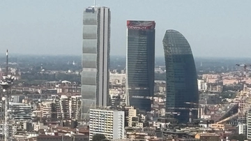 CityLife, la corona caduta dalla testa del grattacielo e la crepa nello skyline di Milano. “Metafora potente della città”